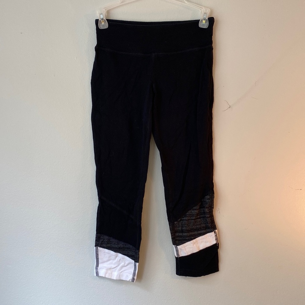 Yoga capri cropped leggings with white detailing